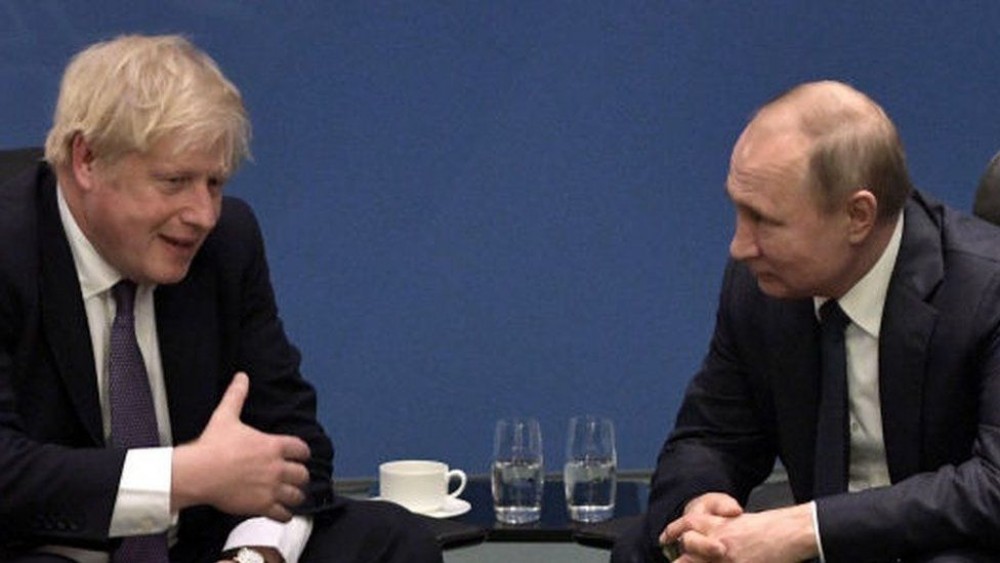 Boris Johnson: Să vorbești cu Putin este ca și cum ai negocia cu un crocodil care ți-a prins piciorul între fălci
